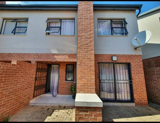 3 BEDROOM HOUSE FOR SALE IN KARENPARK